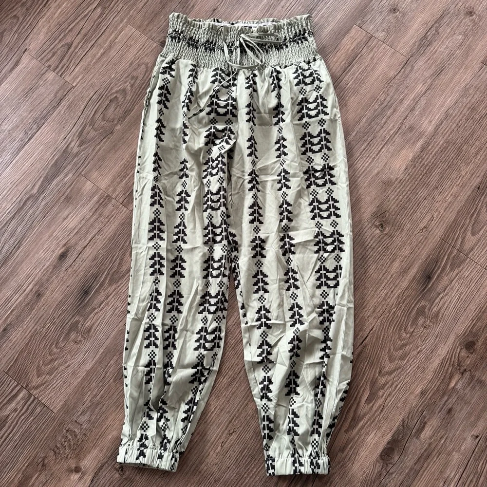 NWT SHEIN High-Waist Olive Green Aztec Printed Tapered Leg Pants Large - Picture 2 of 6